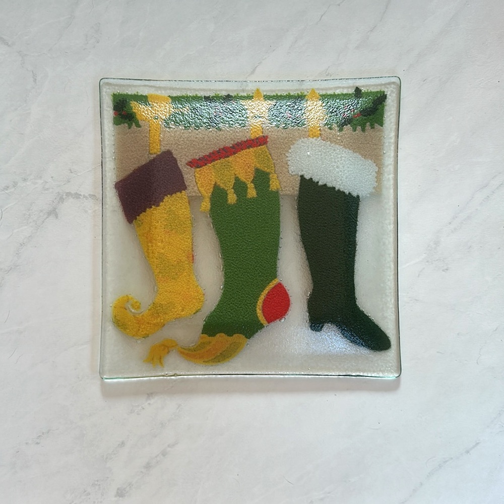 Peggy Karr fused glass Christmas Stocking serving dish. - Picture 2 of 7